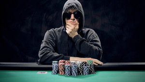 Un jugador de poker debe reflexionar en que tipo de juego especializarse, en torneo o en cash